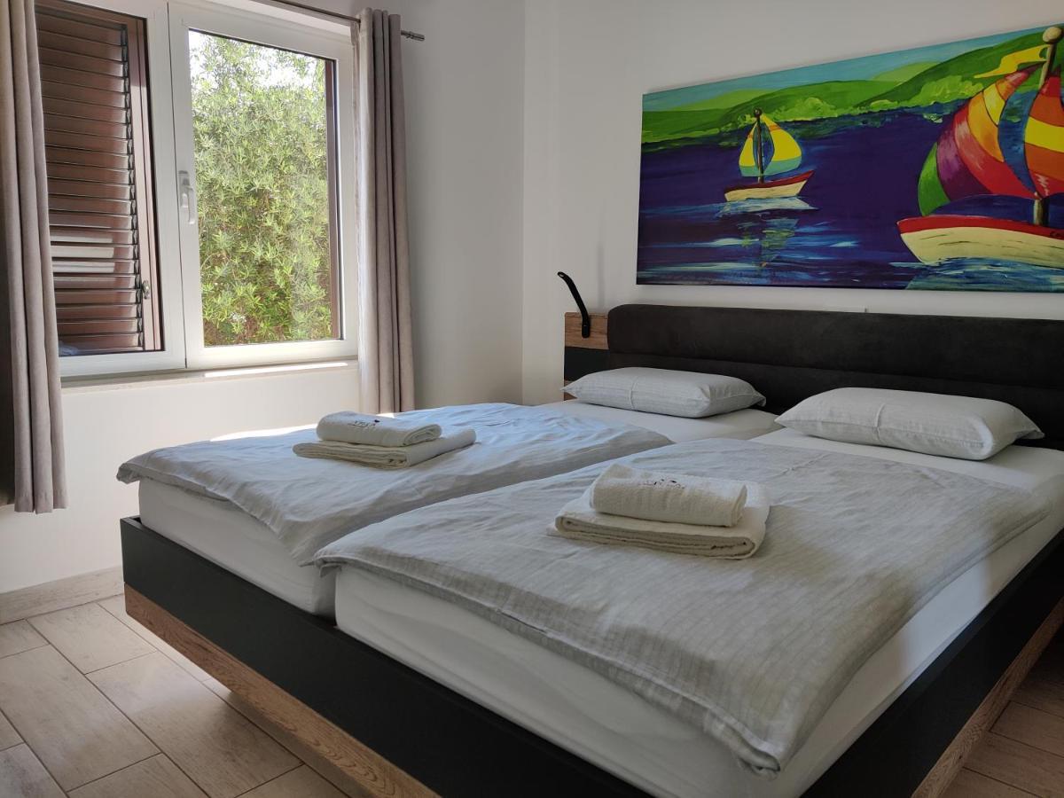 Apartments Villa A - Heating Pool Трогір Екстер'єр фото