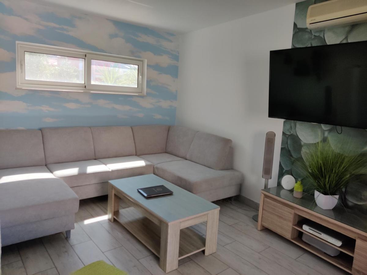Apartments Villa A - Heating Pool Трогір Екстер'єр фото